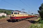 E 10 1309 mit DPE 50 auf dem Rückweg von Andernach nach Dortmund in Brohl. (30.06.2018) <i>Foto: Zeno Pillmann</i>
