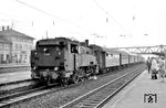 75 437 wartet mit P 1223 nach Schliengen in Weil am Rhein. Am Zugschluss hängt einer der in Haltingen stationierten ETA 150. (16.05.1959) <i>Foto: Helmut Röth</i>