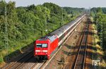 Die sehr saubere 101 031 führt den EC 7 (Hamburg-Altona - Interlaken Ost) bei Langenfeld. (14.07.2018) <i>Foto: Joachim Bügel</i>