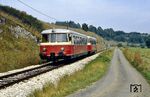 Zug 30 auf dem Weg nach Sigmaringen bei Veringendorf. (22.09.1994) <i>Foto: Ulrich Neumann</i>