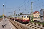 E 10 1309 fährt mit dem AKE-Rheingoldzug DPE 51 (Dortmund - Gerolstein) durch Düsseldorf-Oberbilk. (14.07.2018) <i>Foto: Zeno Pillmann</i>