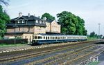 624 507 fährt als Sonderzug Et 28043 durch den Bahnhof Remscheid-Lüttringhausen. (25.05.1985) <i>Foto: Wolfgang Bügel</i>