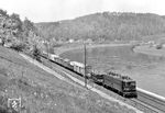 242 159 (Bw Dresden) mit einem internationalen Güterzug nach Decin bei Königstein an der Elbe. (14.05.1979) <i>Foto: Hans-Joachim Simon (Archiv Ludger Kenning)</i>
