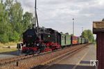 99 760 mit dem DR-Rekowagenzug P 502 im Bahnhof Olbersdorf Oberdorf. (05.08.2018) <i>Foto: Andreas Höfig</i>