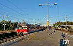 Frühmorgens um 6.30 Uhr steht in Wuppertal-Vohwinkel 420 940 als Verstärkungszug auf der S 68 nach Langenfeld/Rhld. bereit. (03.07.2018) <i>Foto: Joachim Bügel</i>