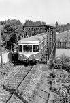 VT (Talbot, Baujahr 1955) mit VB TA5 (Esselmann, Baujahr 1956) auf der Ruhrbrücke bei Neheim-Hüsten. (01.09.1962) <i>Foto: Gerd Wolff</i>