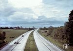 Blick auf die am 25. Juli 1936 neu eröffnete Reichsautobahn 2 (heute Bundesautobahn A 1) von Bremen nach Hamburg bei Hittfeld.  (1938) <i>Foto: Walter Hollnagel</i>