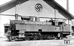 Mit der pr. T 20 hat diese 95er nicht zu tun. 95 119 ist die 1922 bei der Wiener Lokfabrik entstandene BBÖ 82.19, die bei Übernahme durch die Deutsche Reichsbahn im Jahr 1939 die Lokomotiven in die Baureihe 95.1 einreihten (95 101–124). Diese Bezeichnung behielten die Loks auch bei der späteren ÖBB, die bis auf zwei Maschinen alle Loks übernehmen konnte. Die Aufnahme entstand während der ersten Österreich-Reise von Maey und Bellingrodt im Jahr 1940 im Bw Selzthal. (23.07.1940) <i>Foto: RVM-Filmstelle Berlin (Bellingrodt)</i>