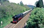 Zurück an die Amberger Strecke wurde 01 1100 mit Sonderzug D 18606 nach Nürnberg bei Schönlind nahe Neukirchen erwartet. (26.05.1985) <i>Foto: Joachim Bügel</i>