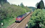 Zwischen den Dampfzügen kam noch der unvermeintliche Planzug bei Schönlind angefahren, hier der N 4570 mit der Regensburger 218 226. (26.05.1985) <i>Foto: Joachim Bügel</i>