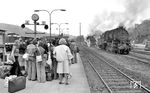 Und die gleiche Szene mit 58 2051 vom Bahnsteig 4/5 des Bahnhofs Aue aus. (07.1976) <i>Foto: Burkhard Wollny</i>