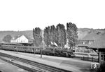 38 2211 (Bw Limburg) mit N 1480 aus Gießen im Bahnhof Wetzlar. (18.06.1959) <i>Foto: Helmut Röth</i>