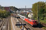 115 261 hat in Wuppertal-Unterbarmen neben dem Wagenzug des PbZ 2470 nach Dortmund auch 101 012 im Schlepp. (19.09.2018) <i>Foto: Wolfgang Bügel</i>