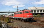 Ungewöhnlicherweise bog PbZ 2470 nach Dortmund mit 115 448 in Wuppertal-Oberbarmen auf das Streckengleis nach Wuppertal-Langerfeld ab. (26.09.2018) <i>Foto: Wolfgang Bügel</i>