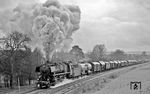 044 402-6 (44 1402) kachelt mit einem Güterzug die Steigung bei Michelbach (Bilz) auf dem Weg nach Crailsheim hinauf.  (05.12.1970) <i>Foto: Burkhard Wollny</i>