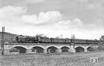 Vermeintlich 01 075 vom Bw Bebra überquert hier mit D 46 die Saalebrücke bei Saaleck zwischen Bad Kösen und Großheringen. Die gleiche Aufnahme wurde vom Fotografen auch der Frankfurter 01 092 zugeordnet (vgl. Bild-Nr. 53005).  (12.06.1935) <i>Foto: DLA Darmstadt (Bellingrodt)</i>