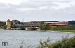 613 613 passiert die Schlei-Klappbrücke bei Lindaunis auf der Strecke Flensburg - Eckernförde - Kiel. (11.07.1978) <i>Foto: Peter Schiffer</i>