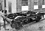 Drehgestell für einen oldenburgischen Packwagen beim Herstellerwerk Westwaggon in Köln.  (1910) <i>Foto: Werkfoto</i>