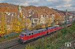 Der leere Stahlzug GM 61304 startet in Hohenlimburg mit 225 018 und 225 023 für den Rückweg nach Duisburg. (12.11.2012) <i>Foto: Joachim Schmidt</i>