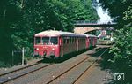 815 760 und 515 624 haben soeben als N 6042 nach Düsseldorf den Bahnhof Wuppertal-Ottenbruch verlassen. (31.05.1985) <i>Foto: Wolfgang Bügel</i>
