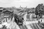 50 2679 (Bw Radolfszell) ist im Bahnhof Konstanz mit einer Rangierfahrt unterwegs. (03.06.1962) <i>Foto: Helmut Röth</i>