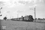 SBB Ae 3/6 10616 mit einem Personenzug im schweiz/deutschen Grenzgebiet bei Kreuzlingen. (03.06.1962) <i>Foto: Helmut Röth</i>