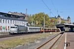 103 222 fährt mit 484 001 als DLr 79322 nach Rheydt (- Wildenrath) durch Wuppertal-Steinbeck.  (14.10.2018) <i>Foto: Wolfgang Bügel</i>