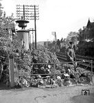 Idylle an einem unbekannten Schrankenposten an der Rheinstrecke. (1938) <i>Foto: RBD Köln (Felten)</i>