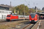 101 001 mit dem umgeleiteten IC 2216 (Offenburg - Schwerin) und 1440 811 als S 8 nach Mönchengladbach in Wuppertal-Steinbeck. (19.10.2018) <i>Foto: Wolfgang Bügel</i>