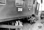 Am 5. Juni 1970 verunglückte in Celle der D 47 "Konsul" auf der Fahrt von Stuttgart nach Kiel. Bilanz: 5 Tote, 40 Verletzte. Weil bei Gleisbauarbeiten geschlampt worden war, entgleiste der Zug bei Tempo 155 km/h.  (05.06.1970) <i>Foto: Slg. Erich Preuß</i>