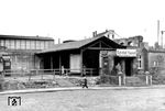 Noch 8 Jahre nach Ende des Zweiten Weltkriegs präsentierte sich der Bahnhof (Castrop-) Rauxel als Provisorium.  (08.03.1953) <i>Foto: Willi Marotz</i>