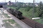 01 086 läuft mit einem Eilzug nach Bremen im Bahnhof Hamburg-Harburg ein. (05.1966) <i>Foto: K.D. Hensel</i>