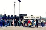 Schon damals zog die Dampflok eine große Menschenmenge an, auch wenn es wie hier in Remscheid Hbf "nur" eine ELNA war. (20.06.1976) <i>Foto: Wolfgang Bügel</i>
