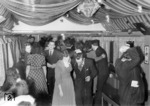 Tanzvergnügen im Sambazug von Hannover zum Rosenmontagszug nach Köln. (20.02.1950) <i>Foto: Berkowski</i>