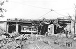 Zerstörungen an der Eisenbahnbrücke über die Harburger Chaussee in Veddel. (29.07.1944) <i>Foto: Walter Hollnagel</i>