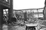 Das Umfeld des Altonaer Bahnhofs nach einem der zahlreichen Angriffe auf Hamburg. Bei Kriegsende waren in Hamburg 80 % aller Wohnungen zerstört oder beschädigt. Den Bahnanlagen dürfte es nicht besser ergangen sein. (29.07.1944) <i>Foto: Walter Hollnagel</i>