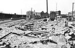 Ein Bild der völligen Verwüstung hinterließ der alliierte Angriff im Juli 1944 am Oberhafen. Links verläuft die Pfeilerbahn, rechts sind die Reste der Güterabfertigung Hamburg Han (Frachtgut) zu sehen. (29.07.1944) <i>Foto: Walter Hollnagel</i>