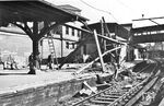 Das Ergebnis einer der 213 alliierten Luftangriffe auf Hamburg im S-Bahnhof "Berliner Tor". (29.07.1944) <i>Foto: Walter Hollnagel</i>
