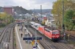 181 213 (mit 101 078) vor feiertagsbedingten kurzen PbZ 2470 nach Dortmund in Wuppertal-Unterbarmen. (02.11.2018) <i>Foto: Wolfgang Bügel</i>