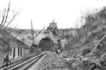 Der 1623 m lange Königsdorfer Tunnel wurde während des laufenden Betriebs Schicht um Schicht abgetragen. (12.02.1955) <i>Foto: Fischer</i>