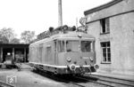TVT "6206 Augsburg" im Bw Lindau. Obwohl das Fahrzeug auf den ersten Anschein hier unpassend erscheint, war dieses wahrscheinlich für die DB-Strecke Lindau Hbf - Lindau-Reutin Grenze - Bregenz (Abschnitt der Vorarlbergbahn nach Bludenz) zuständig, die seit dem 14. Dezember 1949 elektrifiziert war, um auf den Dampfbetrieb verzichten zu können. Der deutsche Abschnitt stellte eine Besonderheit dar, da die Fahrleitung von der ÖBB-Werkstätte in Bludenz nach DB-Vorschriften erstellt worden war. Da diese Strecke keinen Anschluss an das DB-Stromnetz hat, wurde die elektrische Energie von der ÖBB gestellt. Auf der Strecke verkehren elektrische Fahrzeuge der ÖBB und SBB. Für die Unterhaltung der Fahrleitung war (und ist heute noch) die DB zuständig. (05.06.1962) <i>Foto: Helmut Röth</i>