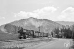 50 1201 (Bw Lindau) passiert mit einem Güterzug das Einfahrsignal von Oberstaufen. (07.06.1962) <i>Foto: Helmut Röth</i>