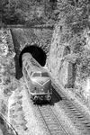 V 200 014 mit D 93 nach München am Oberstaufener Tunnel. (07.06.1962) <i>Foto: Helmut Röth</i>