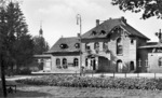 Das Empfangsgebäude von Marklissa (heute poln. Le&#347;na) an der Bahnstrecke von Lauban in Schlesien.  (1928) <i>Foto: RVM</i>
