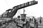 Gleisbaustelle mit einem Ardelt-Schienenkran bei Treuchtlingen.  (1952) <i>Foto: Steidl</i>