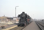 012 080 (01 1080) läuft vor E 1806 nach Rheine in den Bahnhof Lathen ein. (21.03.1972) <i>Foto: Alan Brack</i>