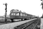 182 004 (ex SVT 137 278, Bauart "Köln") mit 184 002 (ex VT 137 291, Bauart "Ruhr") als Sonderzug im Bahnhof Beeskow. (06.10.1975) <i>Foto: Karsten Risch</i>