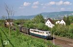 151 131 (Bw Nürnberg 2) mit einem Durchgangsgüterzug (Dg) in St. Ilgen. (01.05.1987) <i>Foto: Helmut Röth</i>