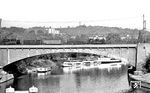 GES Lok 11 (rechts) mit Lok 16 als Dsts auf der Neckarbrücke vor Stuttgart-Bad Cannstadt. (10.1976) <i>Foto: Burkhard Wollny</i>