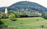 50 622 fährt mit D 18606 aus Amberg durch Pommelsbrunn. (19.06.1985) <i>Foto: Joachim Bügel</i>